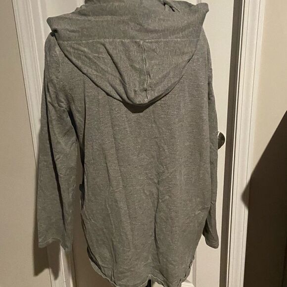 Lyn woman excellent  conditionthin grey cardigan beautiful style size 2X - Picture 2 of 2